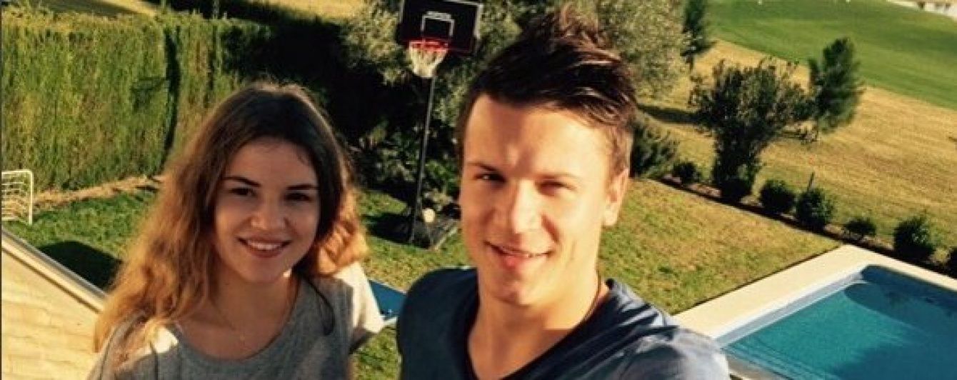 Коноплянка показав сестрі іспанські пальми