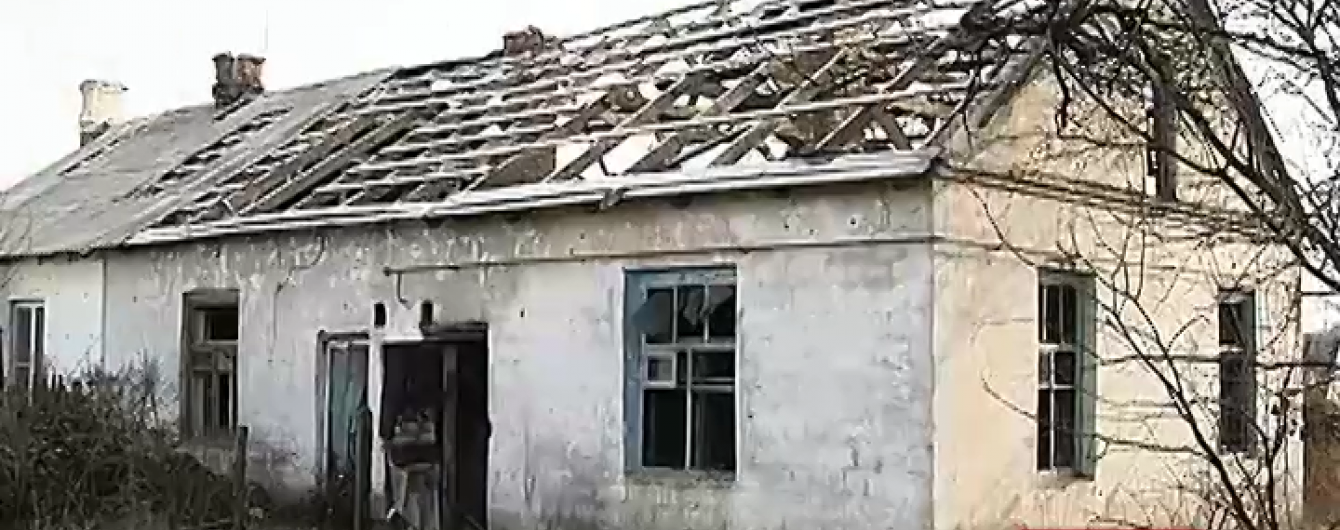 Жителі напівзруйнованого Опитного вже другий рік зимують без світла та тепла