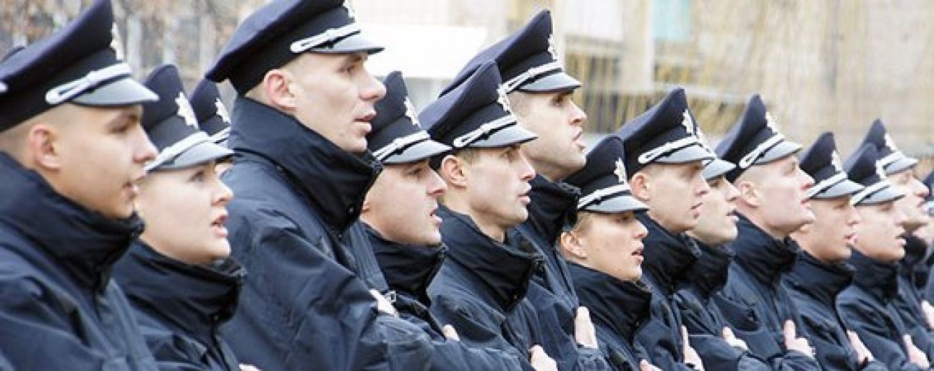 Співробітники патрульної поліції записали новорічне відеопривітання для українців