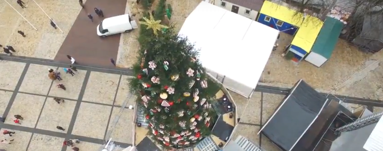 У Мережі з'явилося відео головної новорічної ялинки з висоти пташиного польоту