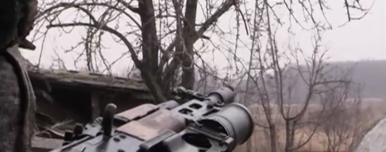 Українські військові зняли на відео, як бойовики обстрілюють житлові околиці Мар'їнки