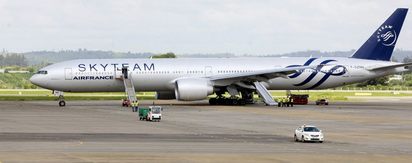 Бомба на борту літака Air France виявилася муляжем