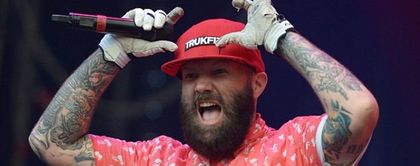 Скандальному солисту Limp Bizkit запретили въезд в Украину