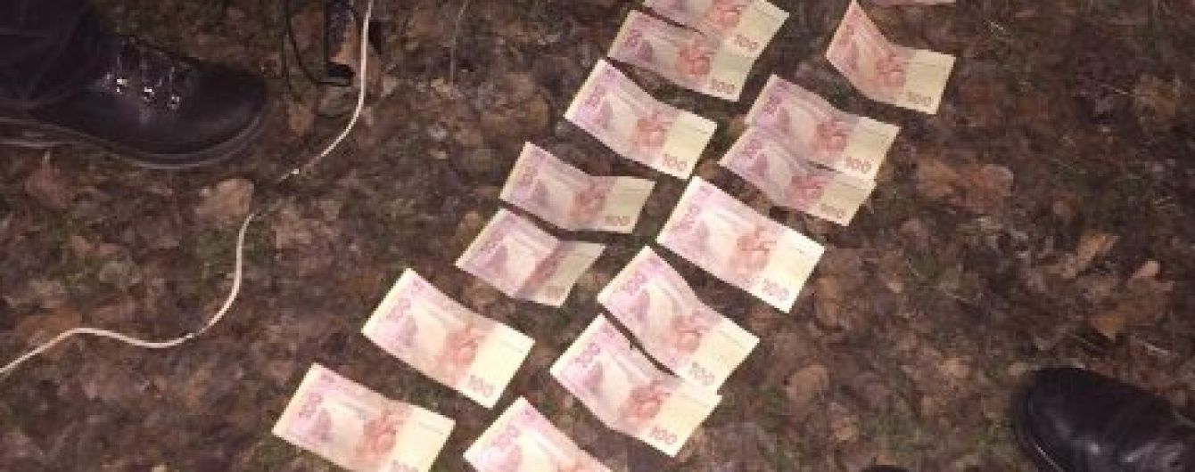 На Ровенщине на взятке задержали четырех полицейских