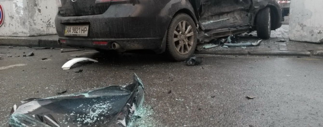 У Києві під вікнами ізраїльських дипломатів сталася аварія з постраждалими