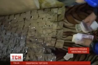 У Кривому Розі на багатолюдній зупинці вільно торгували галюциногенними сумішами