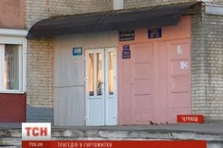 У Чернівцях студент загинув, намагаючись залізти до кімнати пожежним рукавом