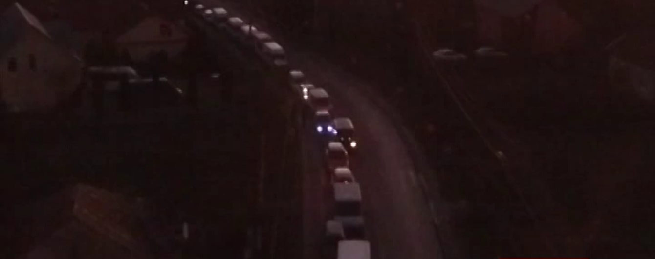 Сім сотень автівок застрягли на кордоні з Польщею, поспішаючи в Європу на Різдво