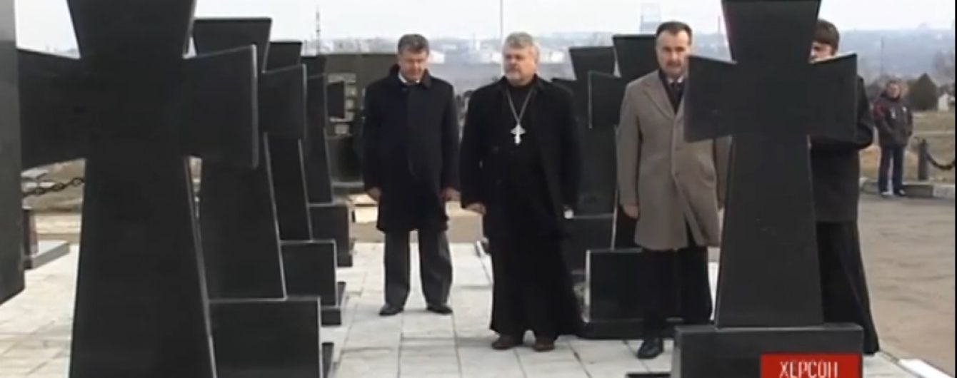 У Херсоні відкрили пам'ятники героям АТО у формі козацьких хрестів