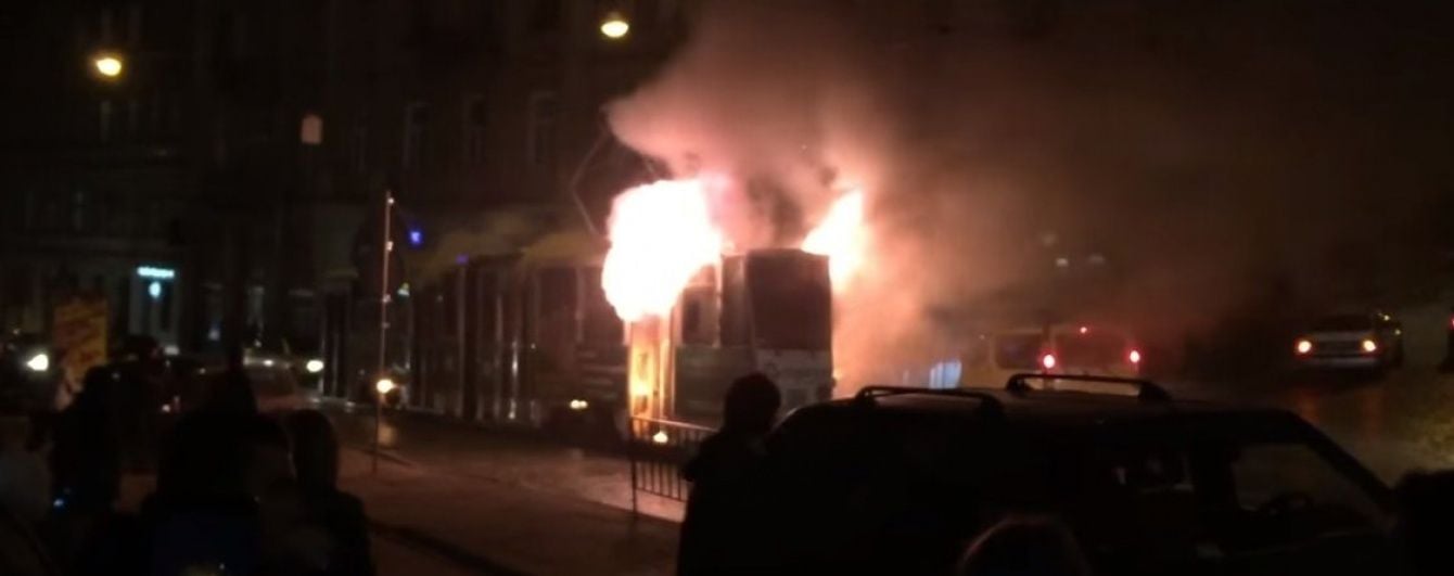 У Львові на ходу спалахнув трамвай