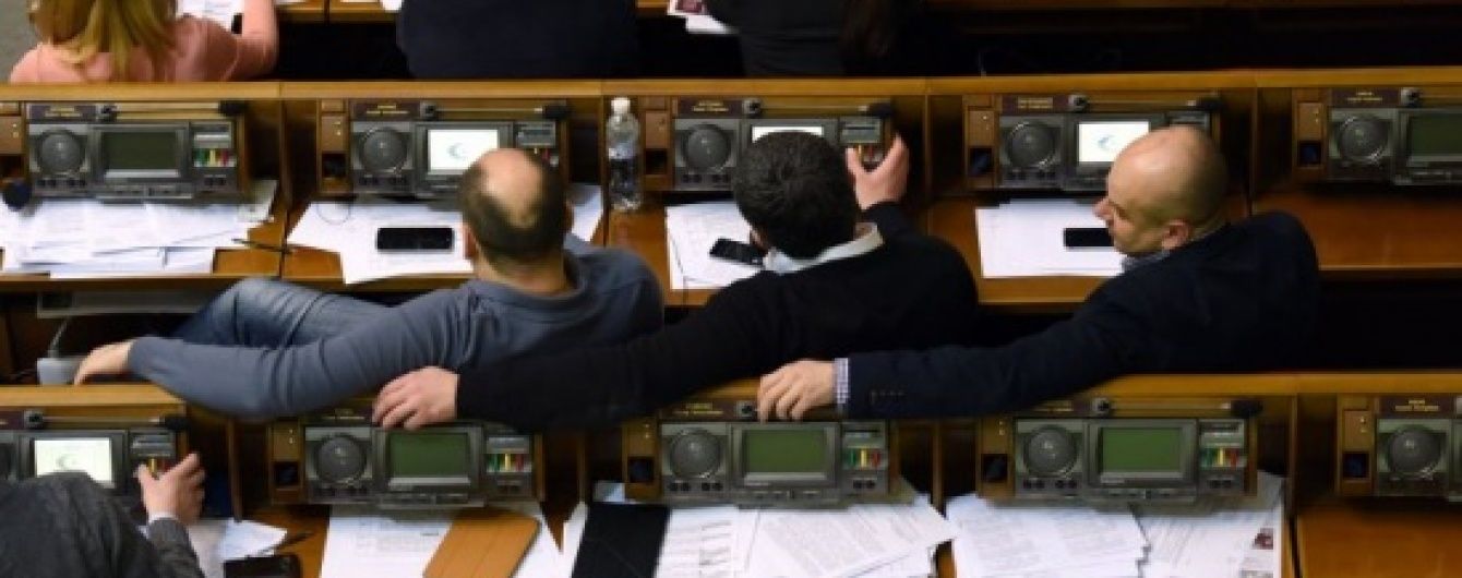 Хто і для чого намагається "протягнути" через Раду закон про імперативний мандат
