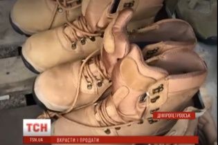 У мережі почали продавати берці, які видаються лише бійцям ЗСУ