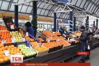 Білорусь пообіцяла заповнити полиці російських магазинів дефіцитними товарами