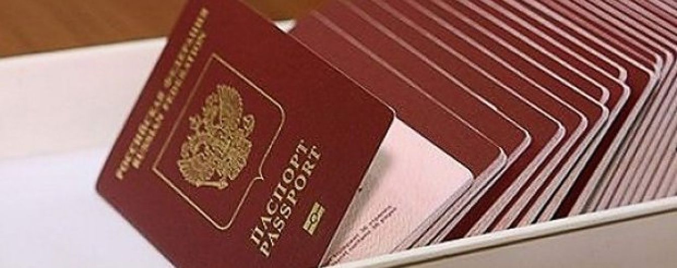 В анексованому Криму українським студентам знову роздадуть російські паспорти