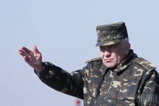 Порошенко звільнив командувача сухопутних військ ЗСУ