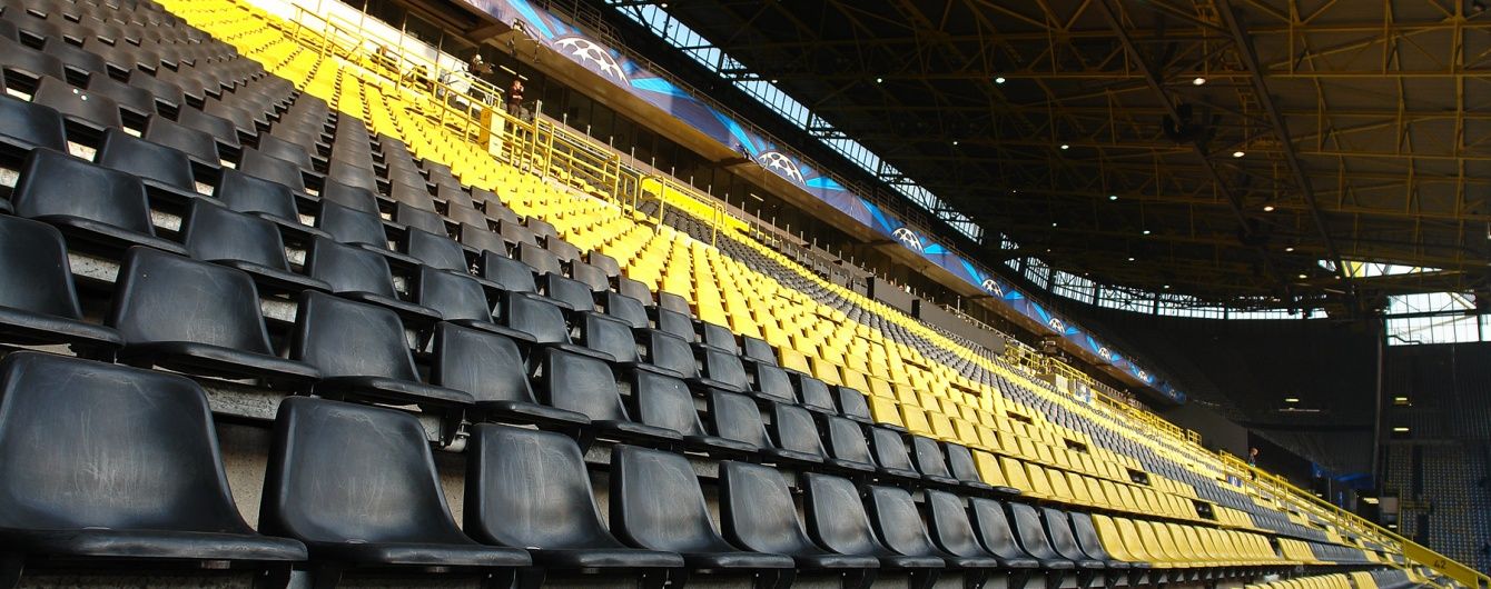 Фанат "Боруссії" зіграв у футбол голяка на стадіоні улюбленої команди