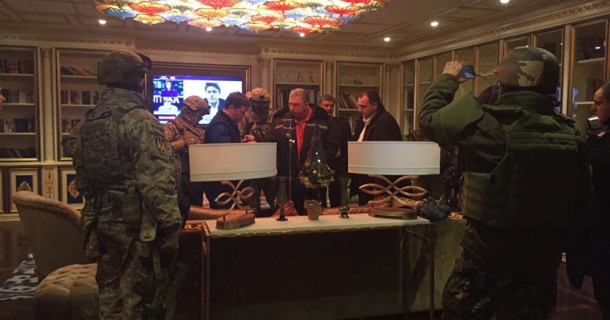 Силовики ворвались к Корбану в квартиру и вывезли в неизвестном направлении