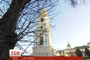 У Києві через елітну забудову похилилася Софійська дзвіниця