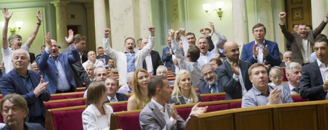 Нардепи звернулися до КСУ щодо строків голосування за зміни до Конституції