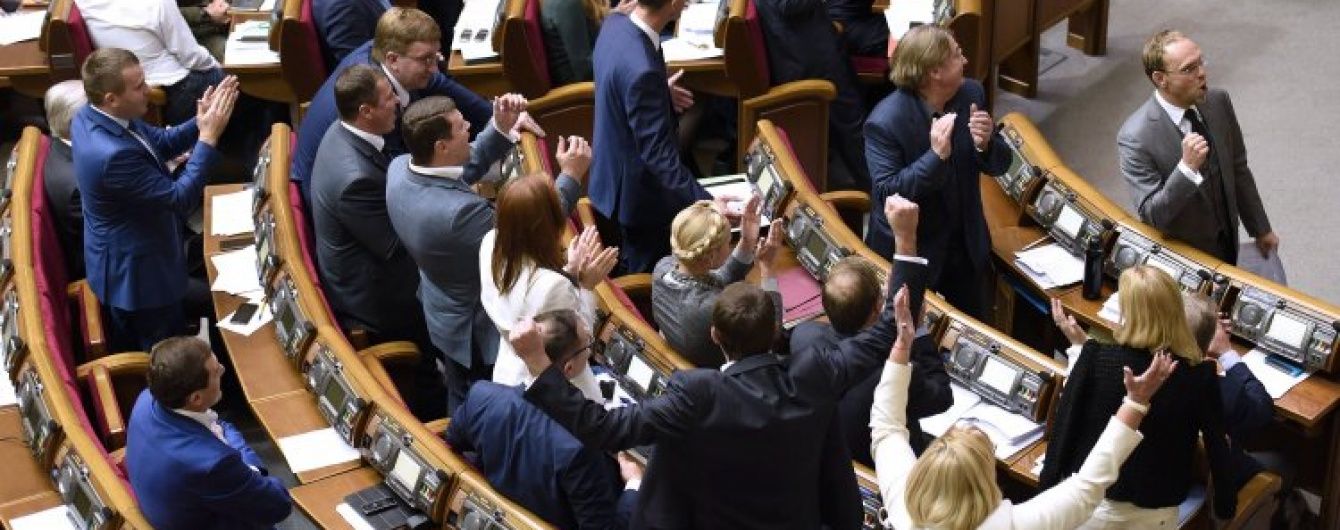 Наступного тижня Верховна Рада може ухвалити зміни до Конституції – Порошенко
