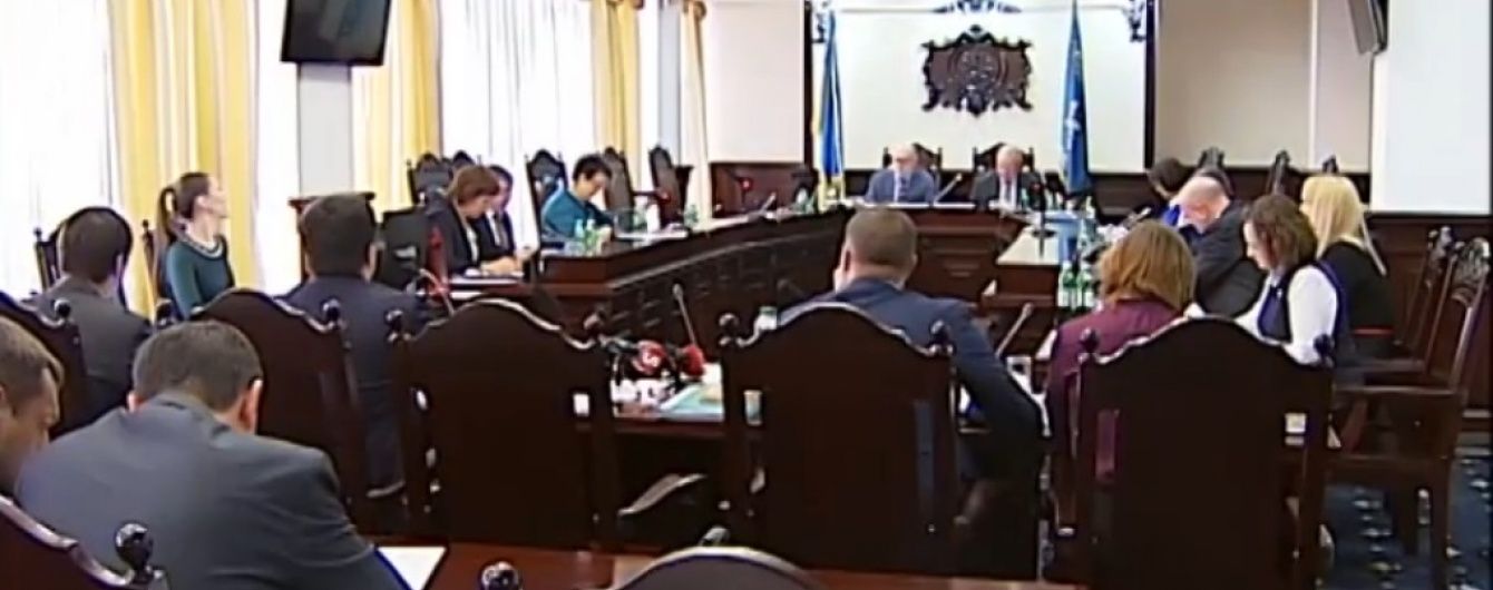 Cкандальним суддям Волковій та Вознюку подовжили ще на місяць відсторонення від посад