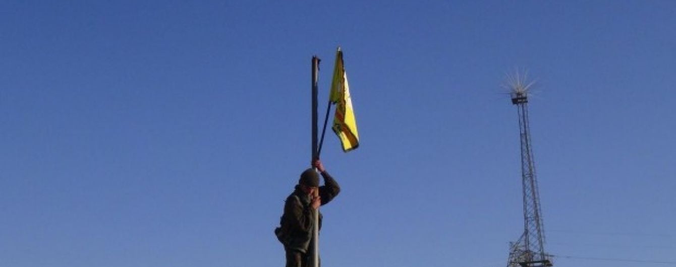 Сирійські повстанці зняли прапор "ІД" на відвойованій території й здійняли власний