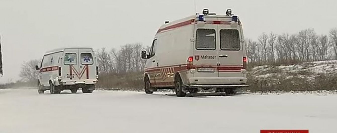 На Донеччині перекинулось авто з волонтерами: загинув 10-річний хлопчик
