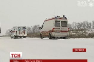 На Донеччині перекинулось авто з волонтерами: загинув 10-річний хлопчик