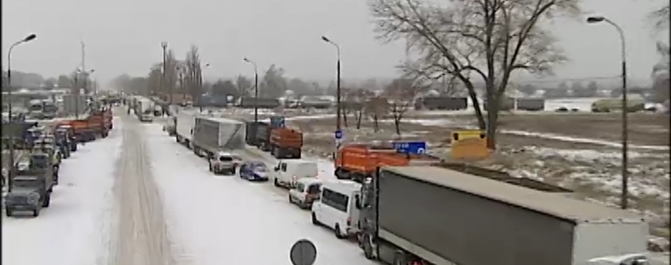 Обурені фермери погрожують перекрити автотраси по всій Україні