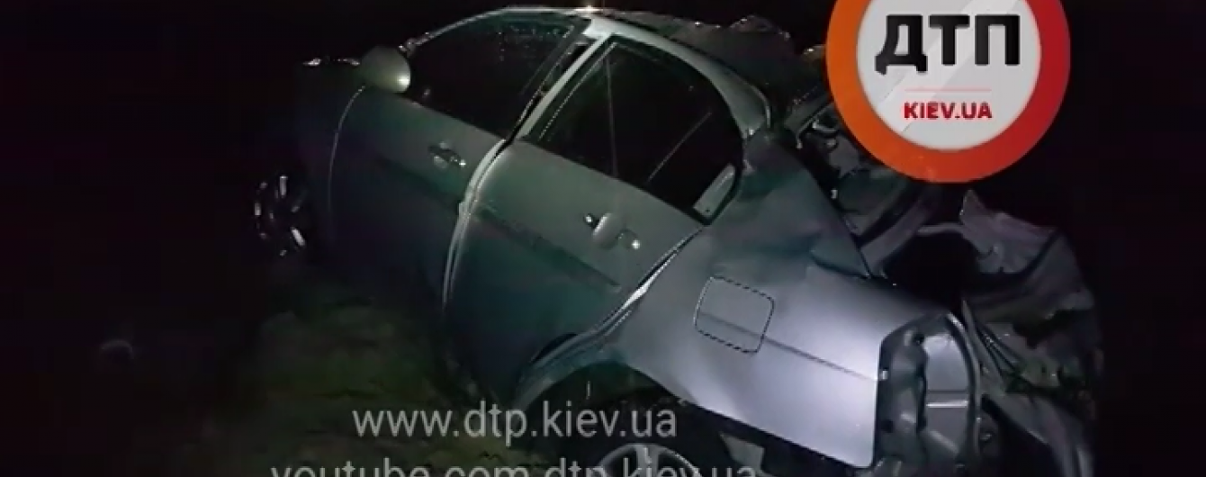 Поблизу Києва під час снігопаду у подвійній аварії загинула жінка