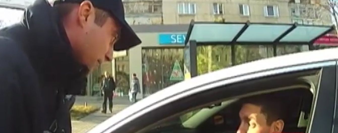 Неадекватний водій в Одесі намагався наїхати на поліцейського, щоб уникнути протоколу