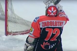 Хокейний воротар забив фантастичний автогол у Кубку Польщі