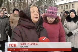 Майже 700 жителів будинків у Пущі-Водиці змушені мерзнути в люті морози