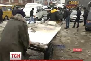 Як у засніженому Батумі готуються до Різдва: колоритна кухня та особлива гостинність
