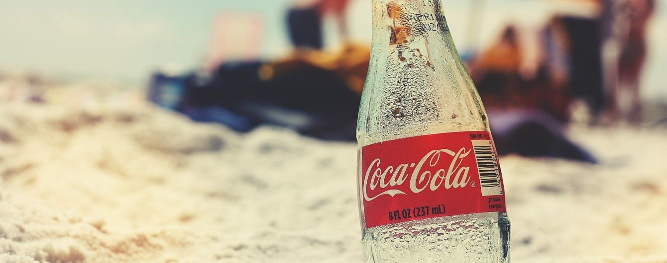 Мобілізація, грибок та лабутени: юзери познущалися з акції Coca-Cola вибуховими GIFками