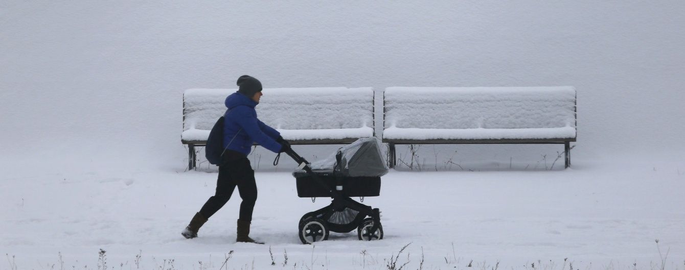 Через хуртовину та ожеледицю в Україні оголошено штормове попередження