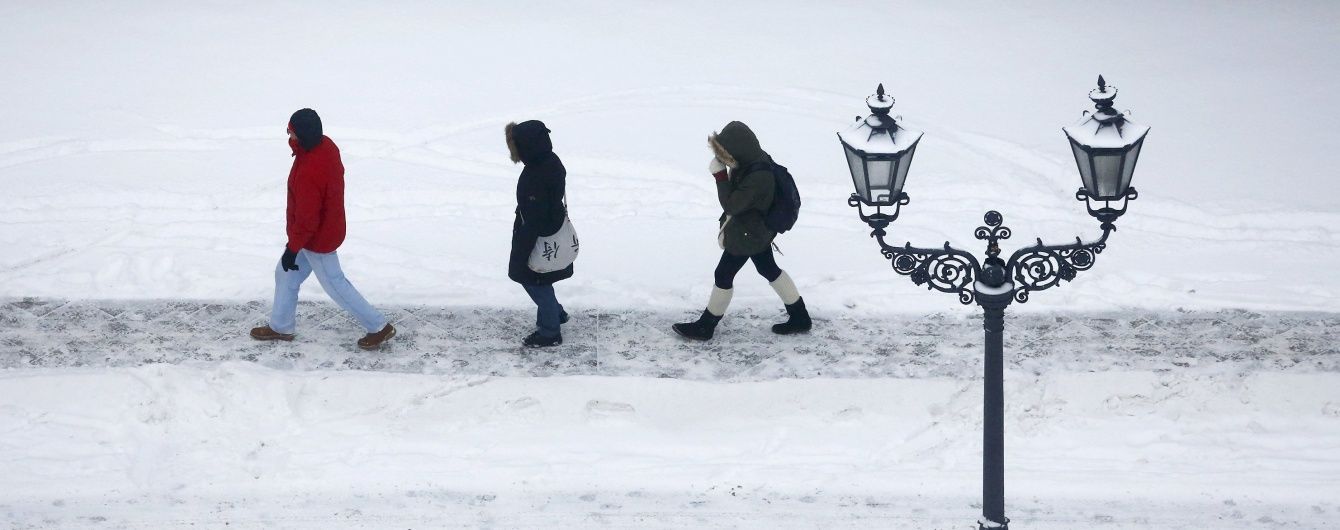 В Японії через негоду розпочався транспортний колапс
