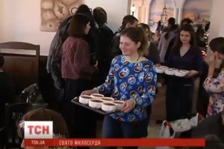 На Різдво в Україні святковими кутею та борщем нагодували тисячі безхатченків