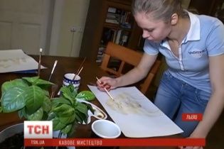 Львівська художниця створює незвичні картини з кави
