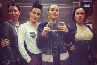 Астаф'єва влаштувала пікантну фотосесію колезі з NIKITA