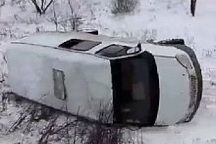 В окупованому Донецьку мікроавтобус із бойовиками перекинувся у кювет