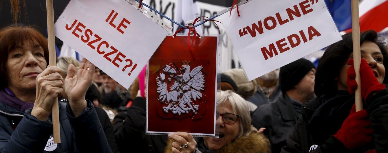 У Німеччині закликають ЄС ввести санкції проти Польщі через скандальний закон про ЗМІ
