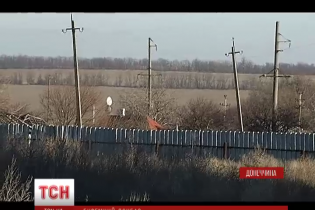 В оккупированном Коминтерново местные жители "с радостью" расселили боевиков и кормят их