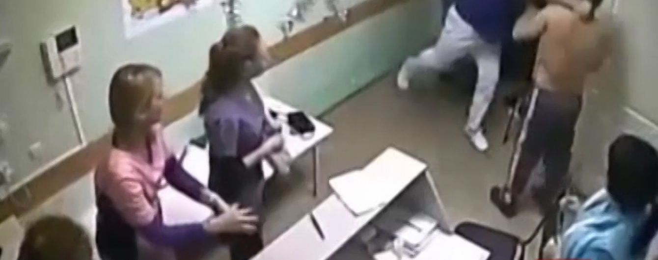 Російського лікаря, який одним ударом убив пацієнта, кинули за ґрати