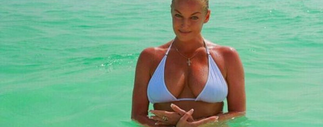 Відверта Волочкова оголеною позувала на ліжку
