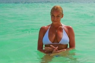 Відверта Волочкова оголеною позувала на ліжку