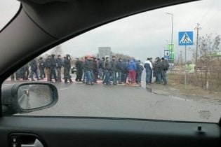 Сотні шахтарів перекрили міжнародну трасу на Львівщині