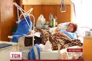 На Житомирщині 18-річна дівчина впала з 10-метрового мосту на кригу і дивом вижила