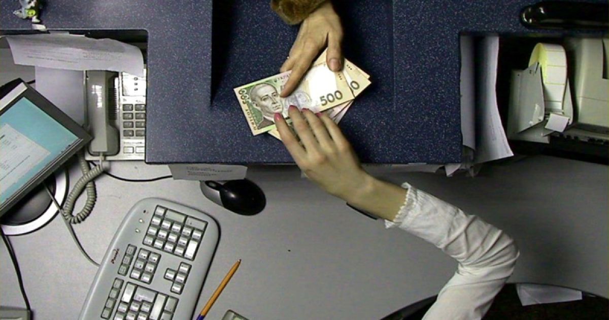 Гривна сильно упала в курсах валют НБУ на 22 октября