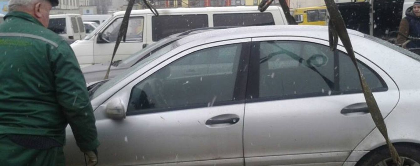 У Львові п'яний священик за кермом авто допитувався у патрульних, чи вірять вони у Бога
